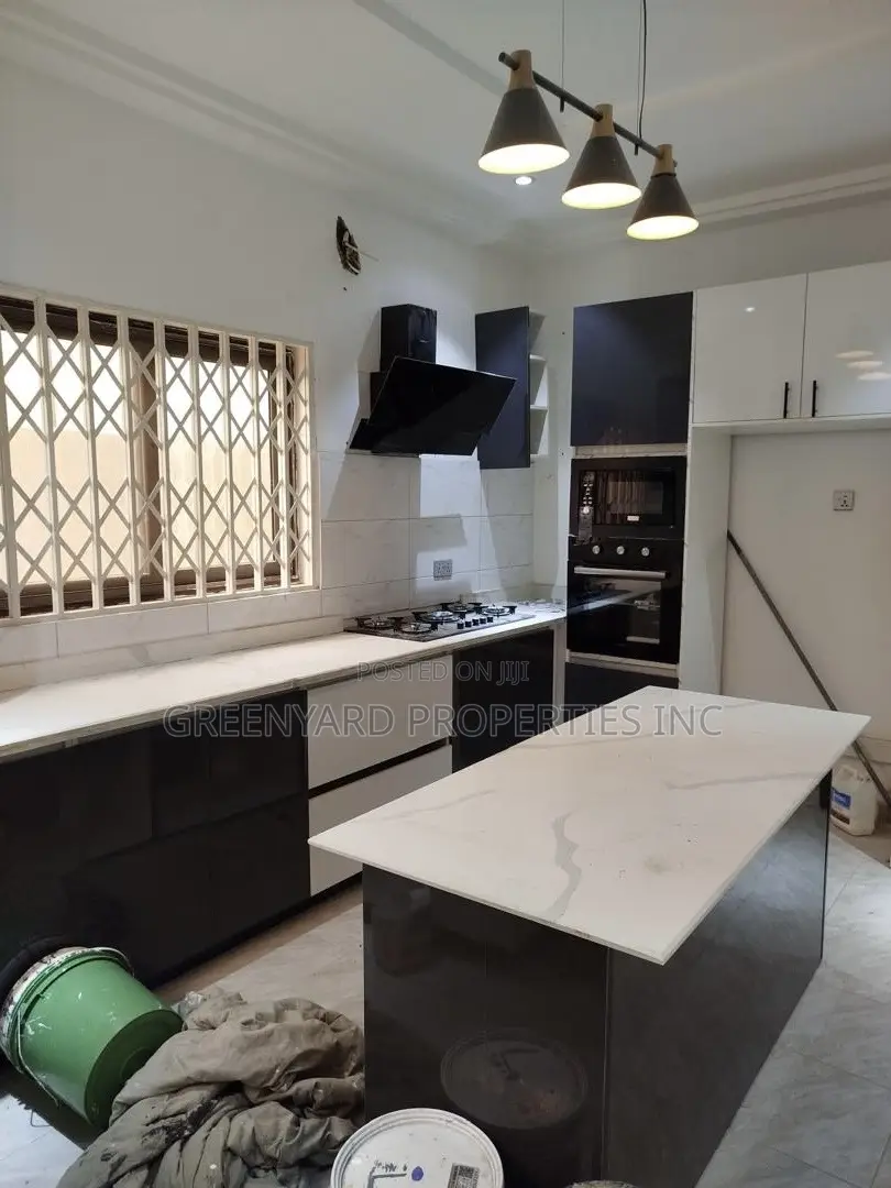 4bdrm House in Lakeside for sale in Lake Side Estate