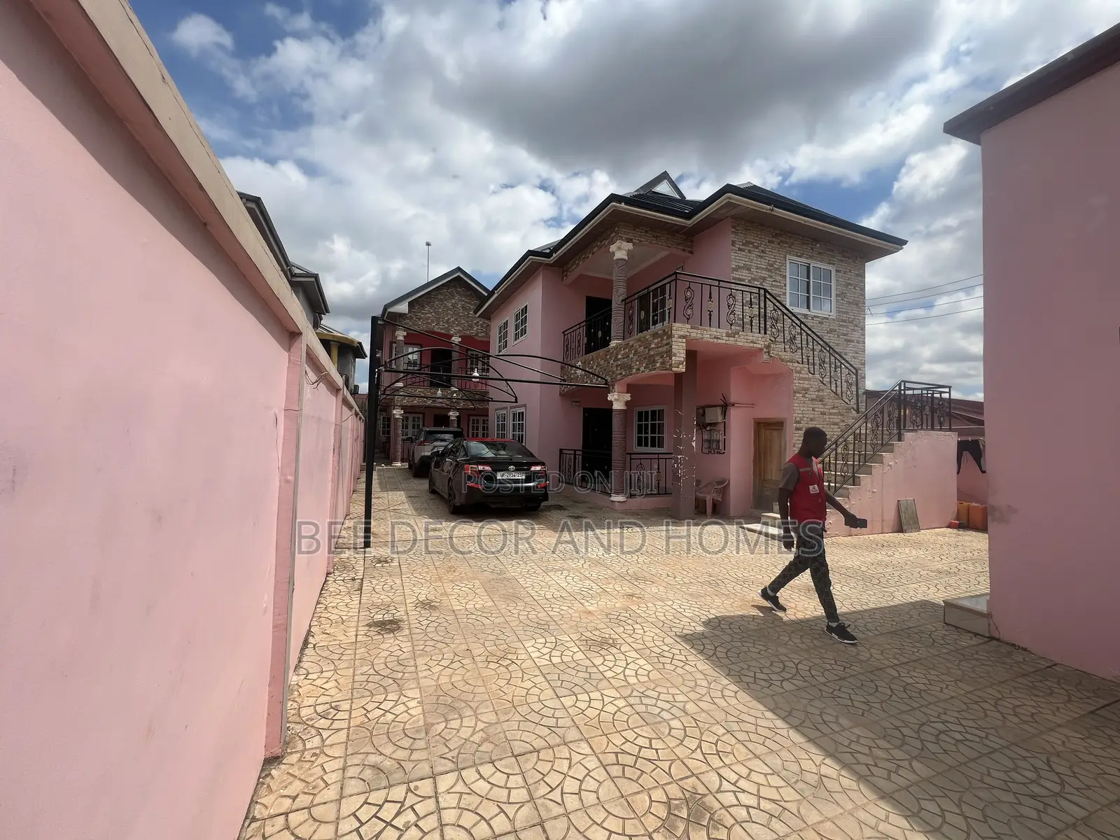 3bdrm Apartment in Bee Decor & Homes, Old Ashomang for rent in Old Ashomang