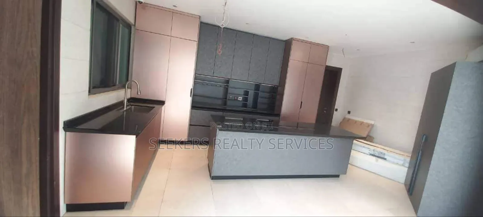 6bdrm Mansion in Seekers Realty, Adjiriganor for sale in Adjiriganor