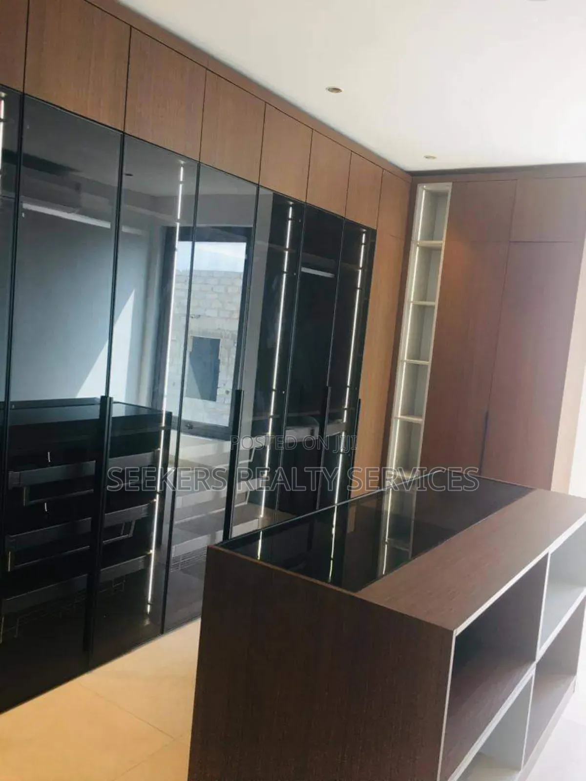 6bdrm Mansion in Seekers Realty, Adjiriganor for sale in Adjiriganor