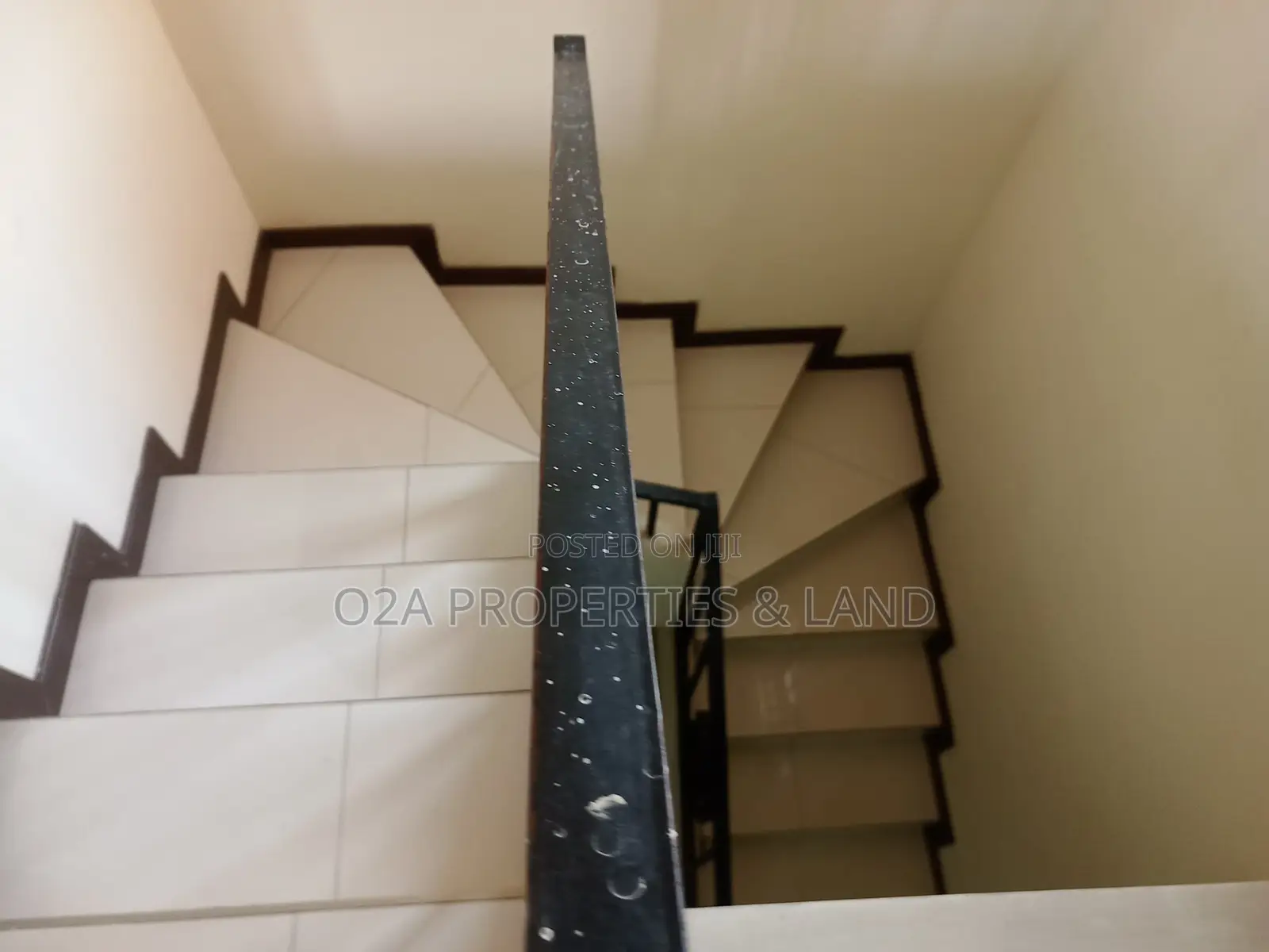 Furnished 5bdrm House in Sakumono for sale in Sakumono
