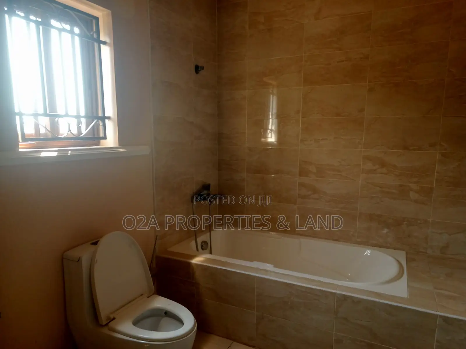 Furnished 5bdrm House in Sakumono for sale in Sakumono