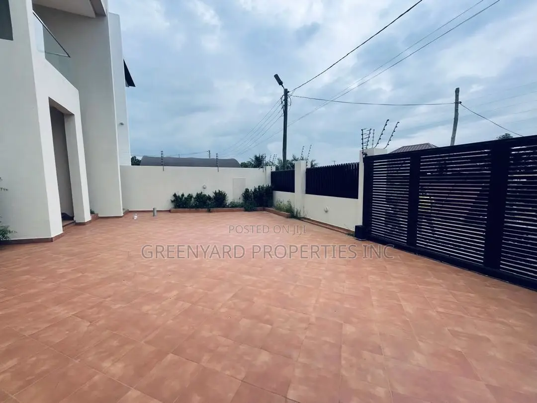 4bdrm House in Lakeside for sale in Lake Side Estate