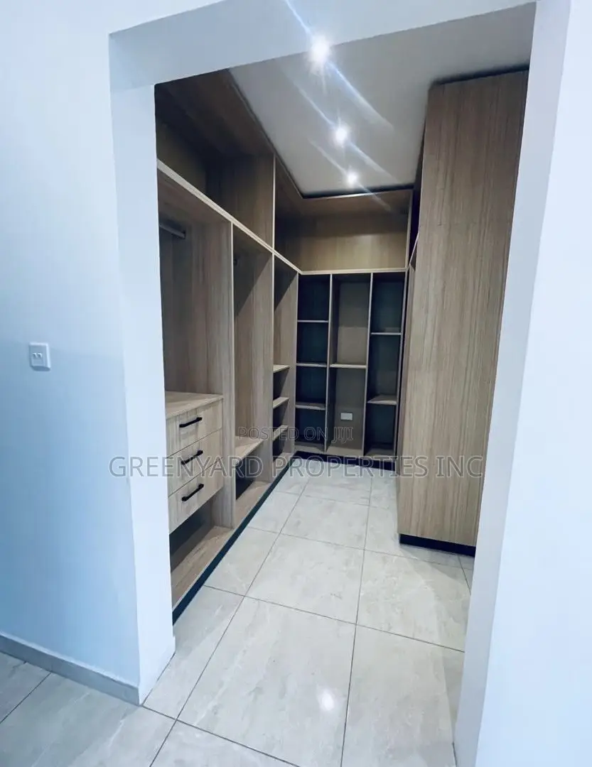 4bdrm House in Lakeside for sale in Lake Side Estate