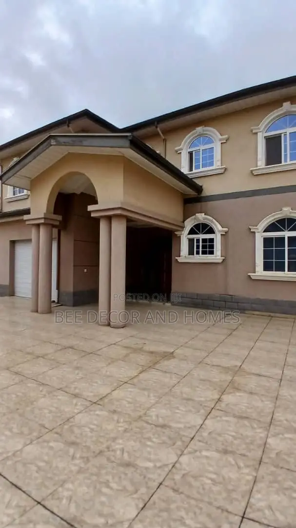 Furnished 5bdrm House in Bee Decor & Homes, Pillar 2 for sale in Pillar 2