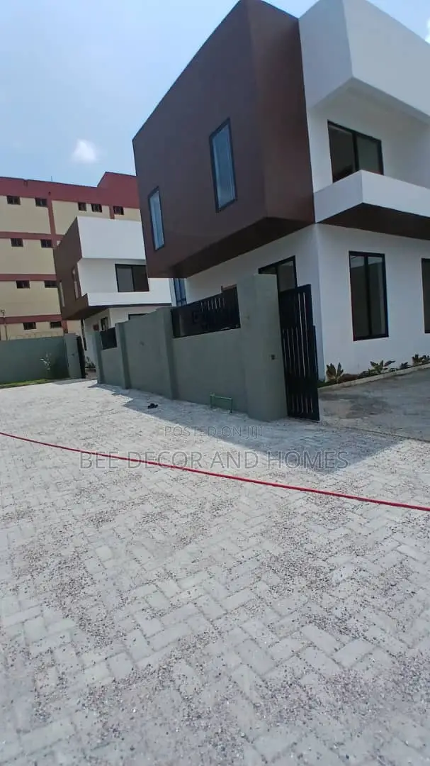 3bdrm Townhouse/Terrace in Bee Decor & Homes, West Legon for sale in West Legon