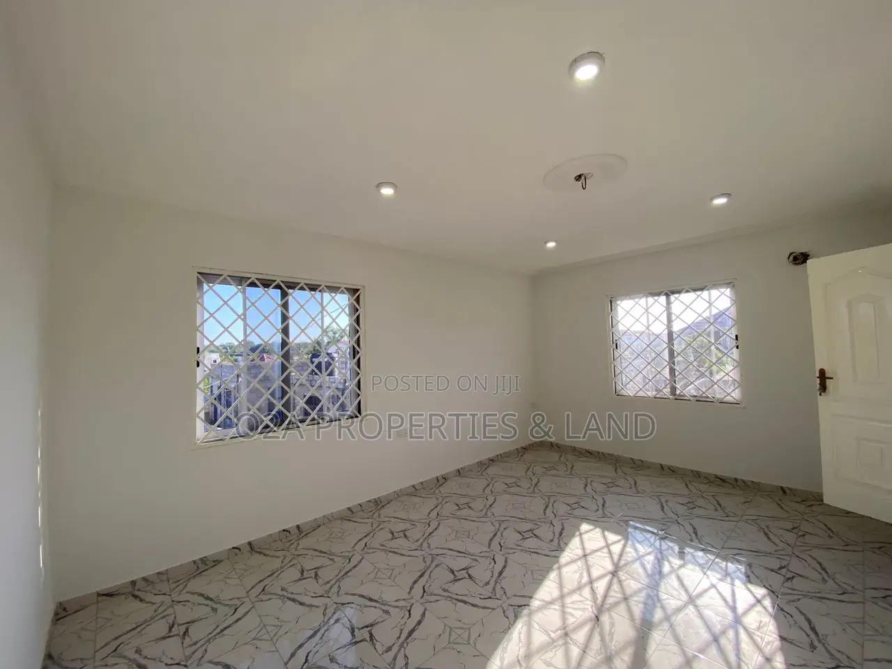 2bdrm Apartment in Lashibi Emef Estate, Sakumono for rent in Sakumono