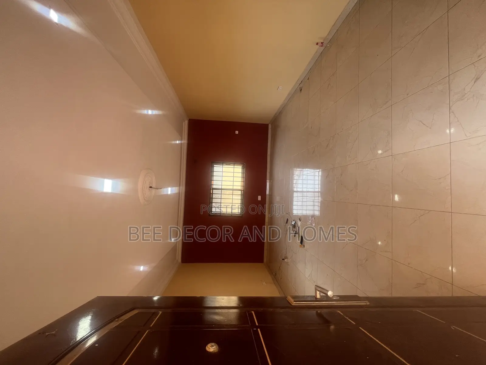 3bdrm House in Bee Decor & Homes, Old Ashomang for sale in Old Ashomang