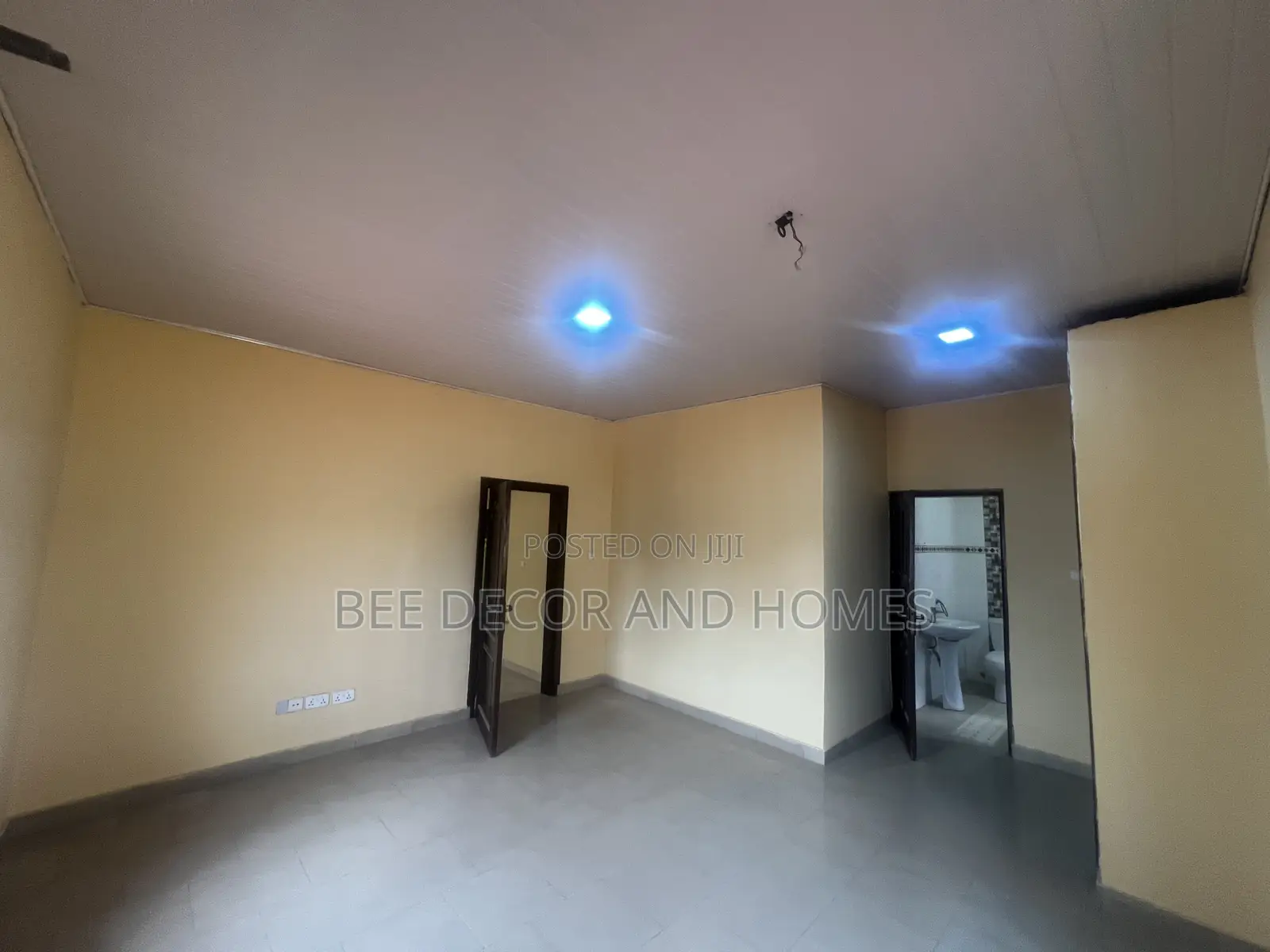 3bdrm House in Bee Decor & Homes, Old Ashomang for sale in Old Ashomang