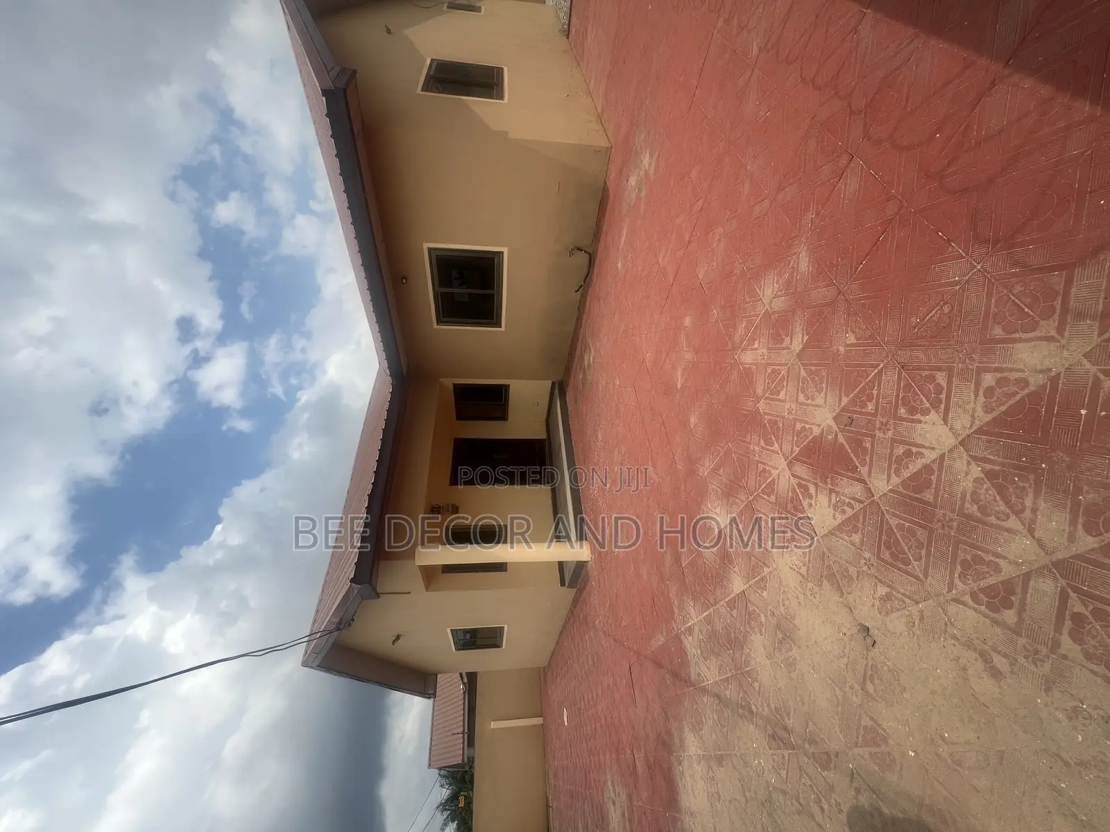 3bdrm House in Bee Decor & Homes, Old Ashomang for sale in Old Ashomang