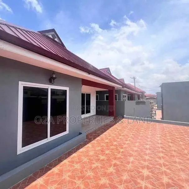 3bdrm House in Ashaley Botwe -, Lake Side Estate for sale in Lake Side Estate