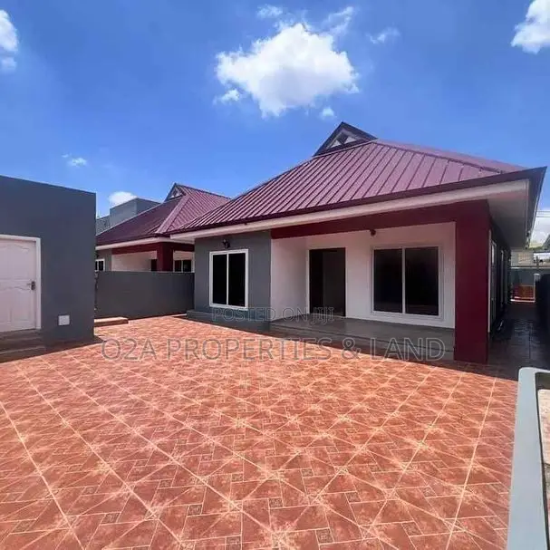 3bdrm House in Ashaley Botwe -, Lake Side Estate for sale in Lake Side Estate