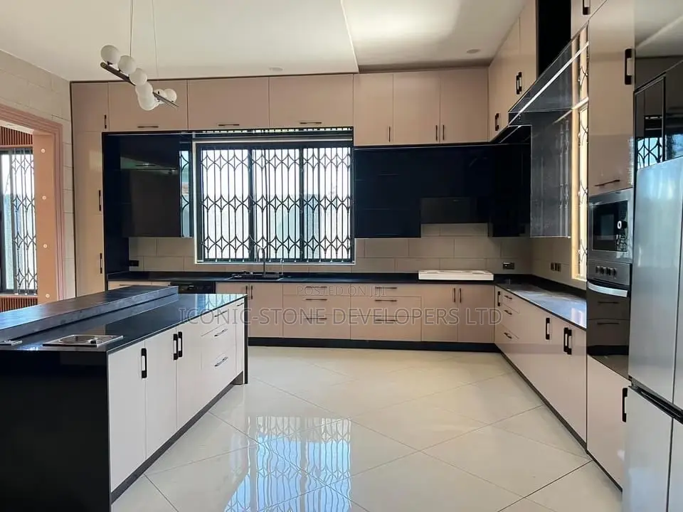 5bdrm House in East Airport for sale in Airport Residential Area