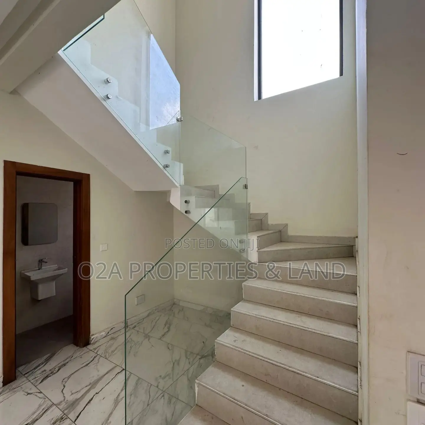 4bdrm House in East Airport for sale in Airport Residential Area