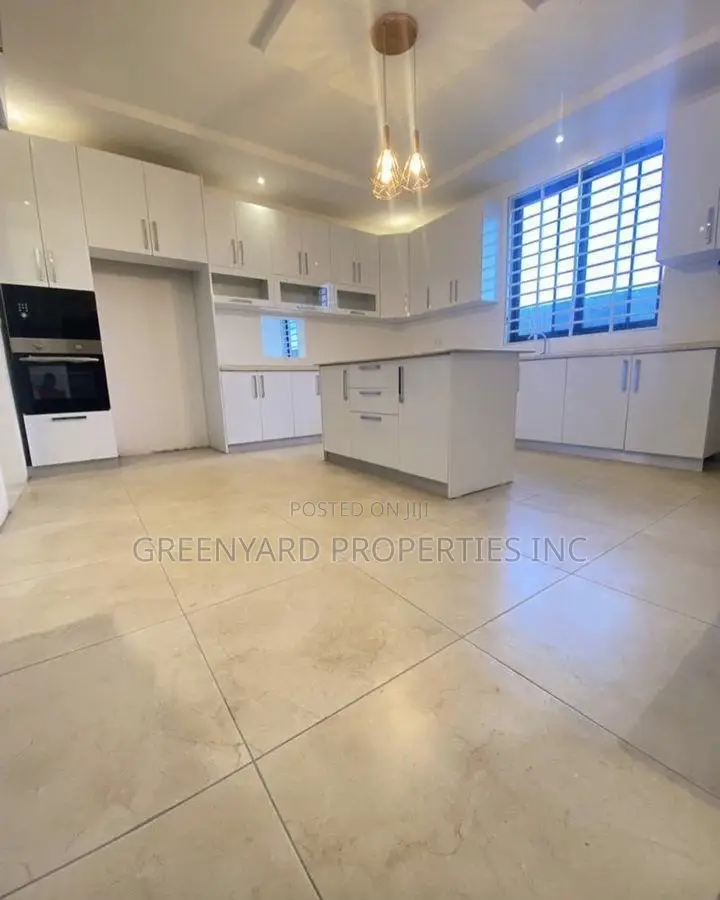 4bdrm House in American House, East Legon for sale in East Legon