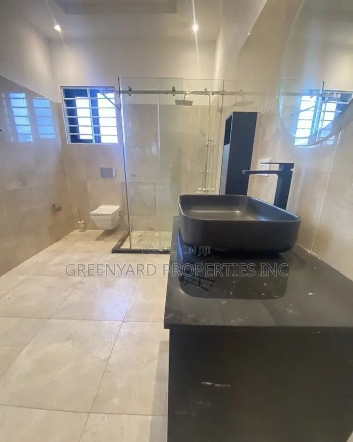 4bdrm House in American House, East Legon for sale in East Legon