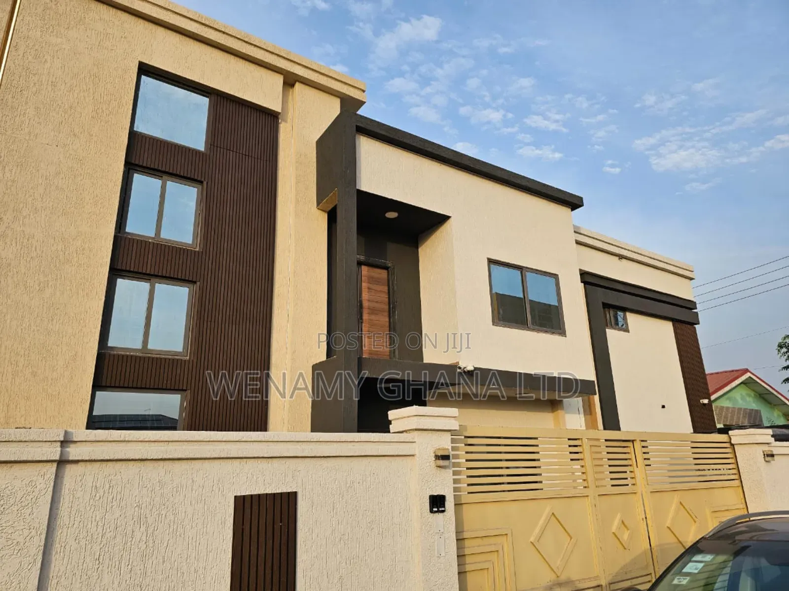 8bdrm Duplex in Devtraco, Tema Metropolitan for sale in Tema Metropolitan
