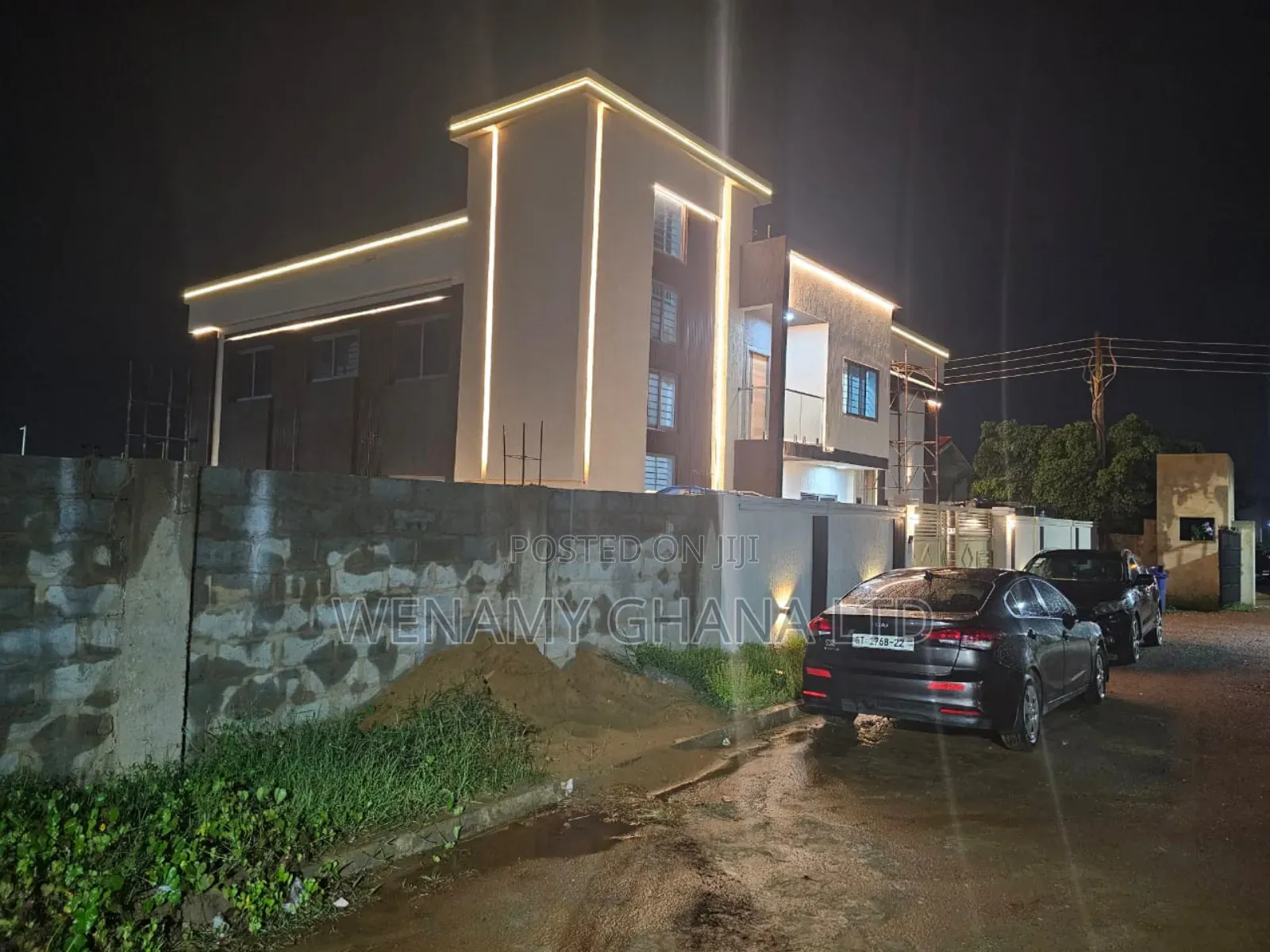 8bdrm Duplex in Devtraco, Tema Metropolitan for sale in Tema Metropolitan