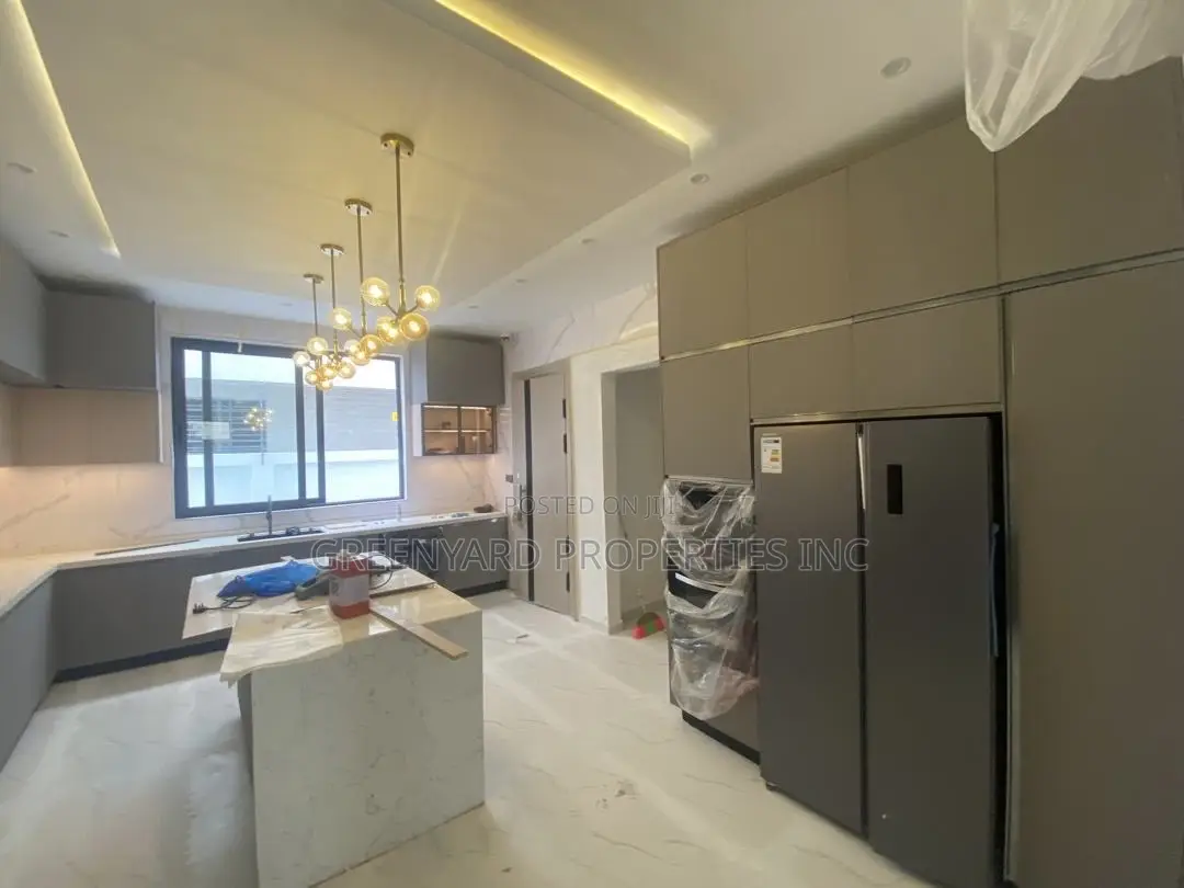 5bdrm House in Little Roses, Ashaley Botwe for sale in Ashaley Botwe
