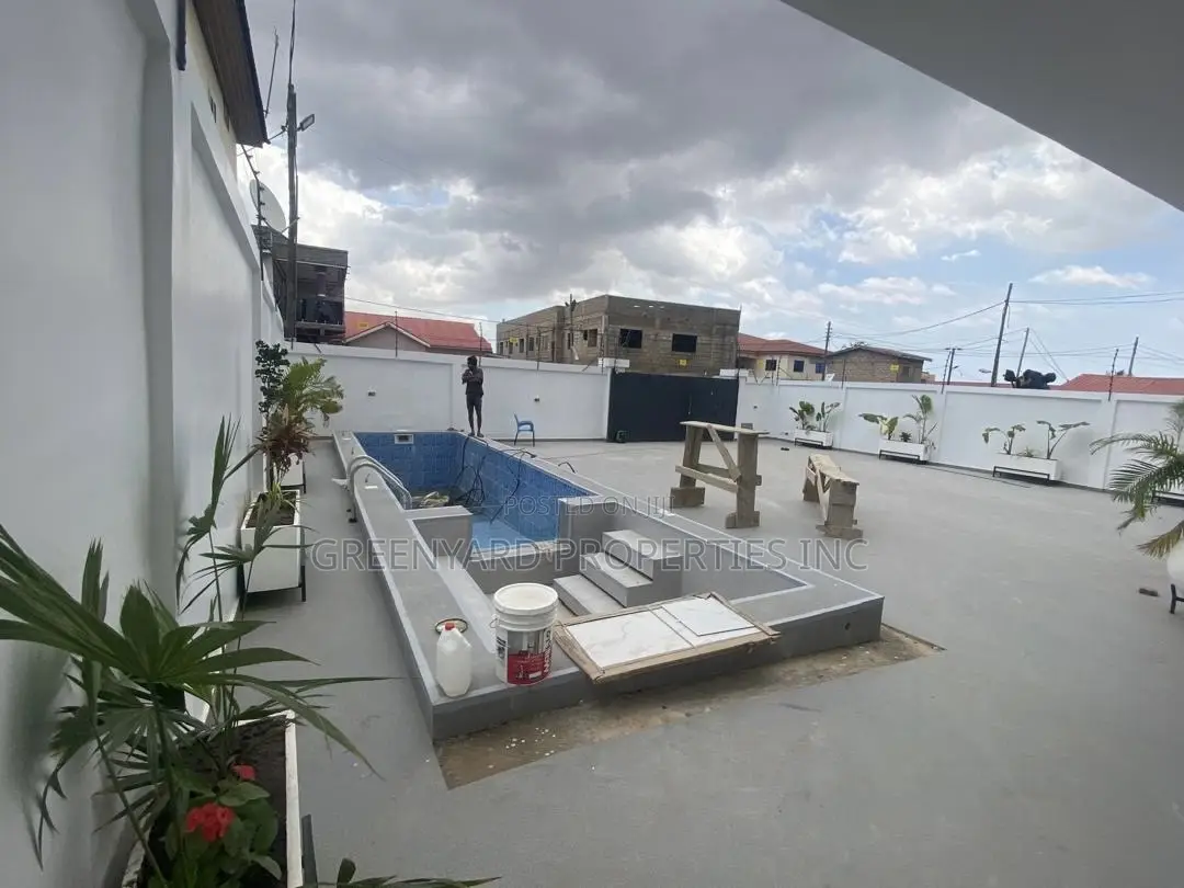 5bdrm House in Little Roses, Ashaley Botwe for sale in Ashaley Botwe