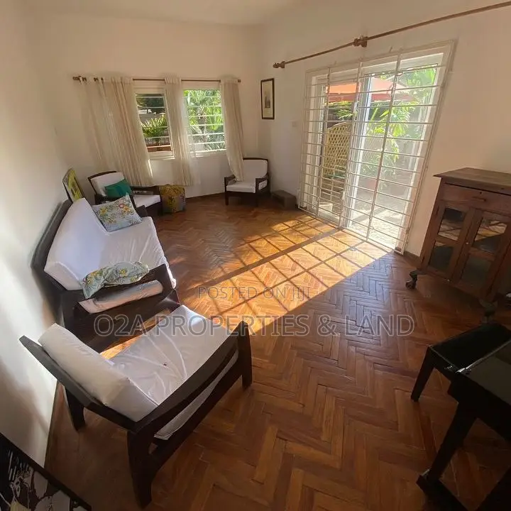 5bdrm House in Regimanuel Spintex, for rent in Airport Residential Area