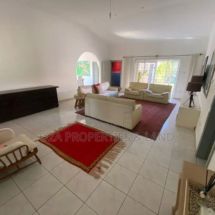 5bdrm House in Regimanuel Spintex, for rent in Airport Residential Area