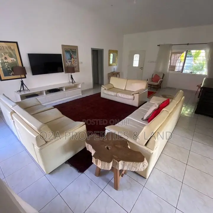 5bdrm House in Regimanuel Spintex, for rent in Airport Residential Area