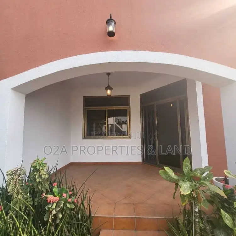 3bdrm Townhouse/Terrace in Cantonment,, US Embassy Area for sale in US Embassy Area