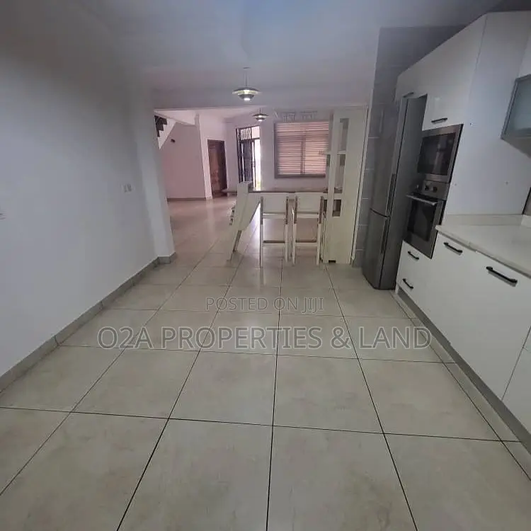 3bdrm Townhouse/Terrace in Cantonment,, US Embassy Area for sale in US Embassy Area