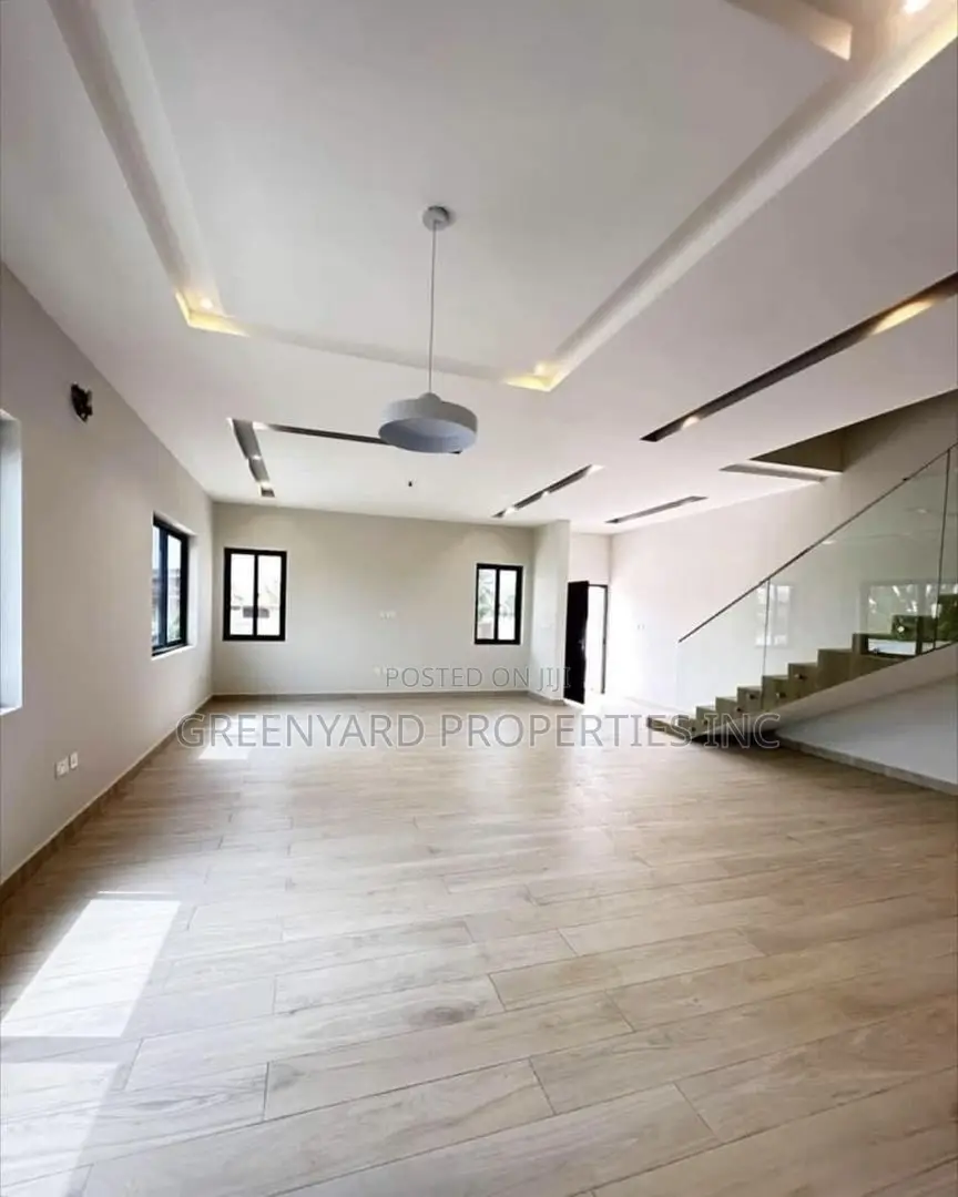 5bdrm Duplex in Special, Oyarifa for sale in Oyarifa