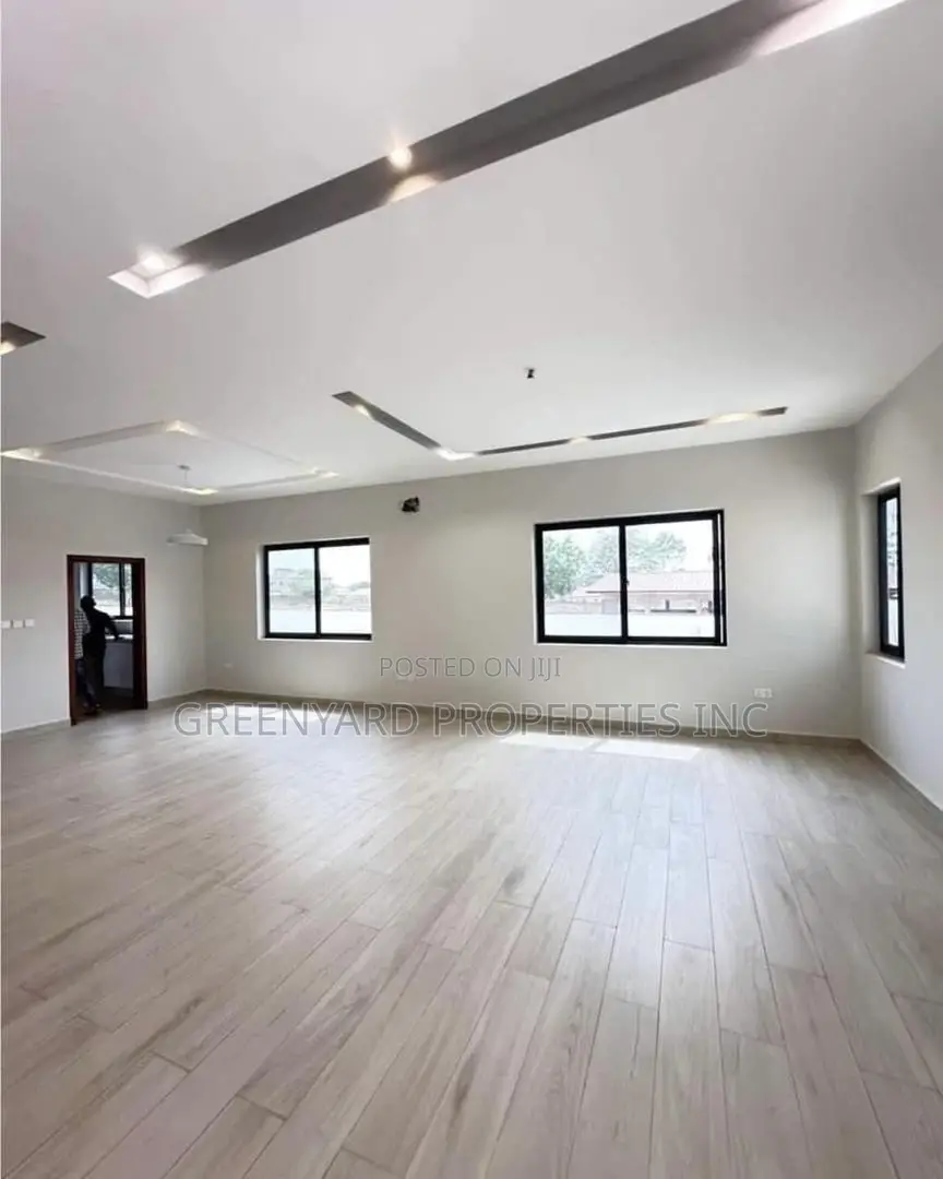 5bdrm Duplex in Special, Oyarifa for sale in Oyarifa
