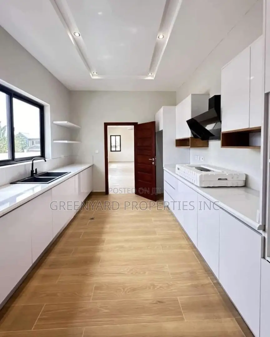 5bdrm Duplex in Special, Oyarifa for sale in Oyarifa