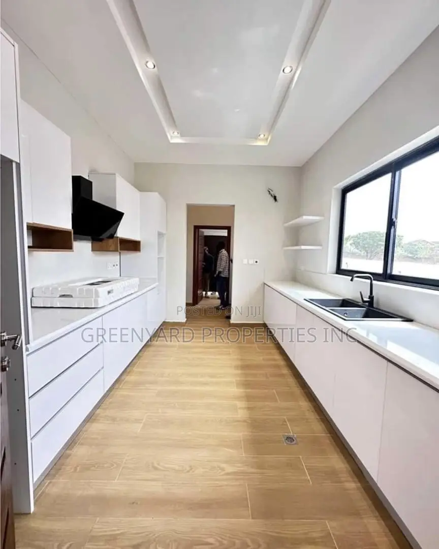 5bdrm Duplex in Special, Oyarifa for sale in Oyarifa