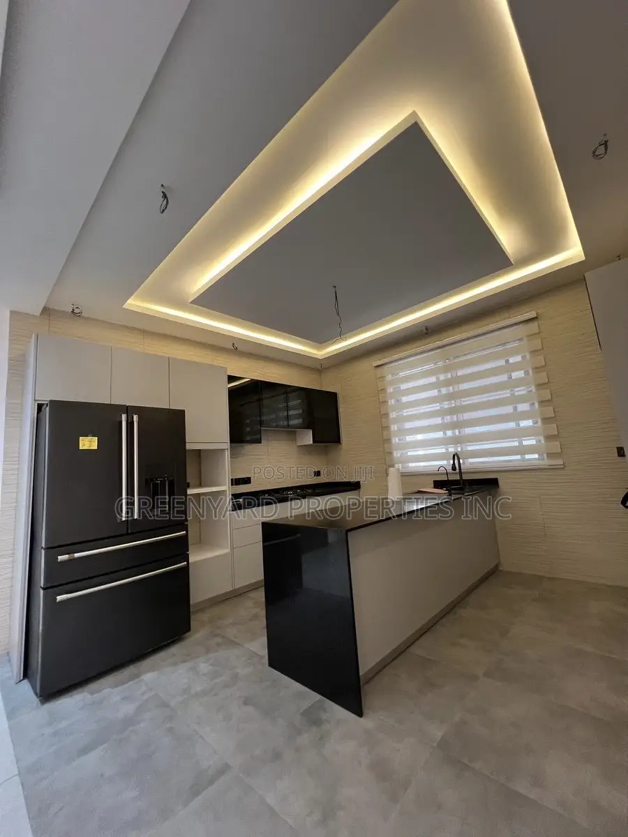 5bdrm Mansion in Ashaley Botwe for sale in Ashaley Botwe