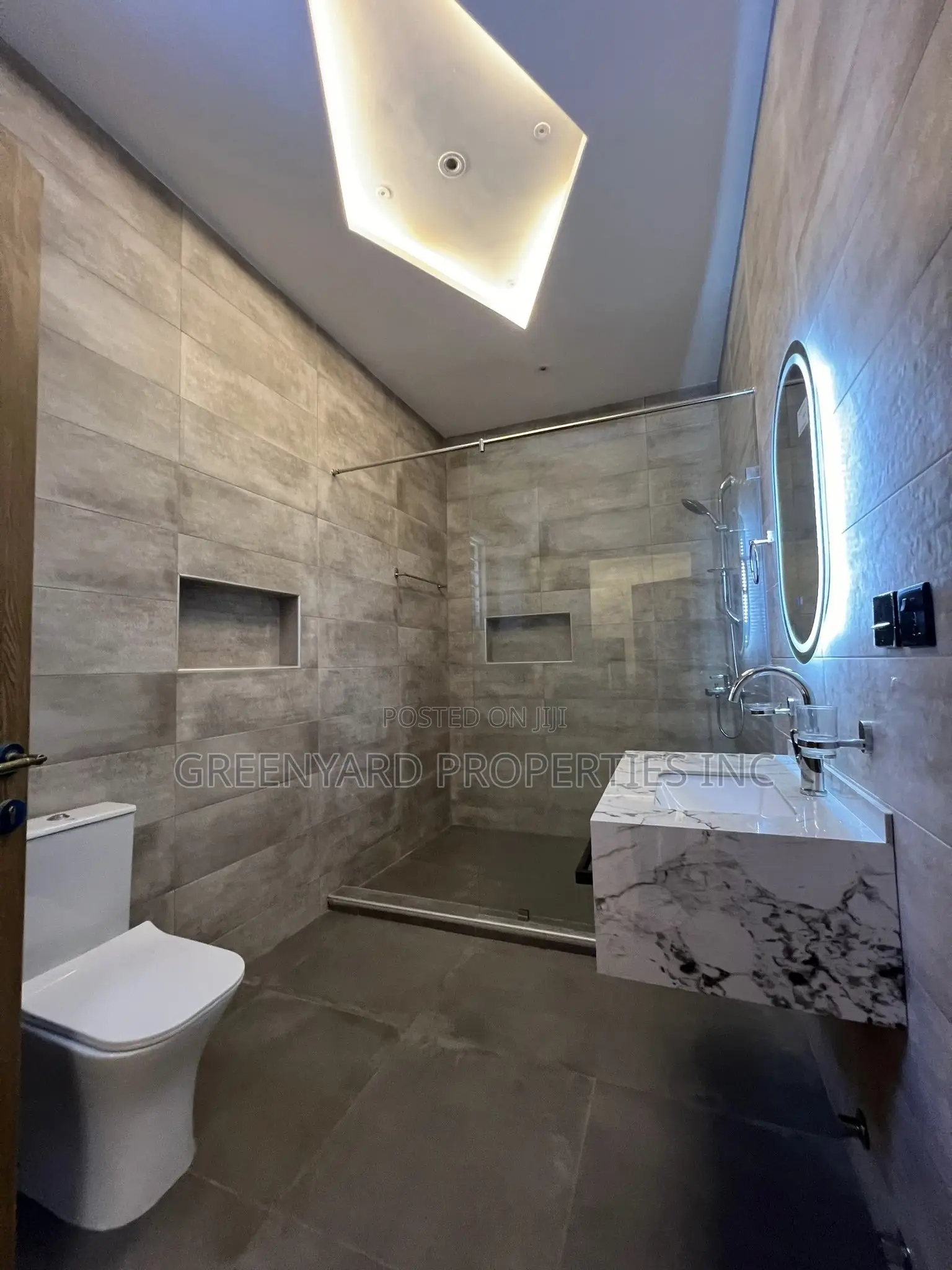5bdrm Mansion in Ashaley Botwe for sale in Ashaley Botwe