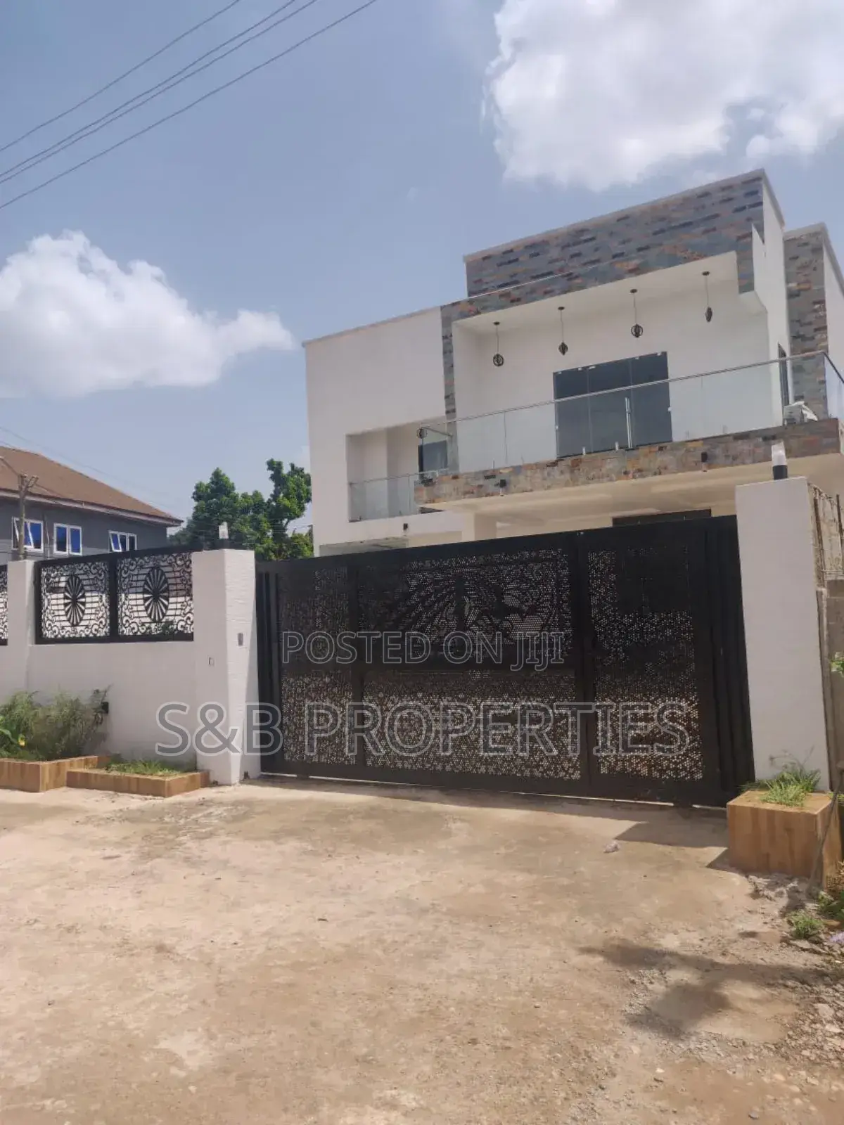 5bdrm House in Ashomang Estate for sale in Ashomang Estate