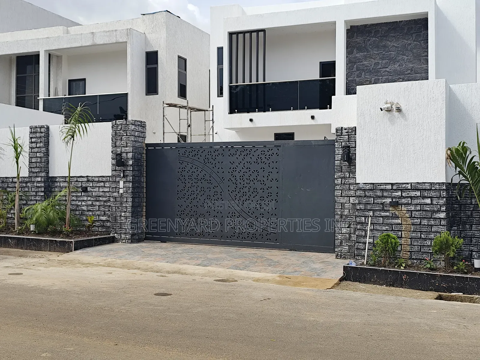 4bdrm House in American House, East Legon for sale in East Legon