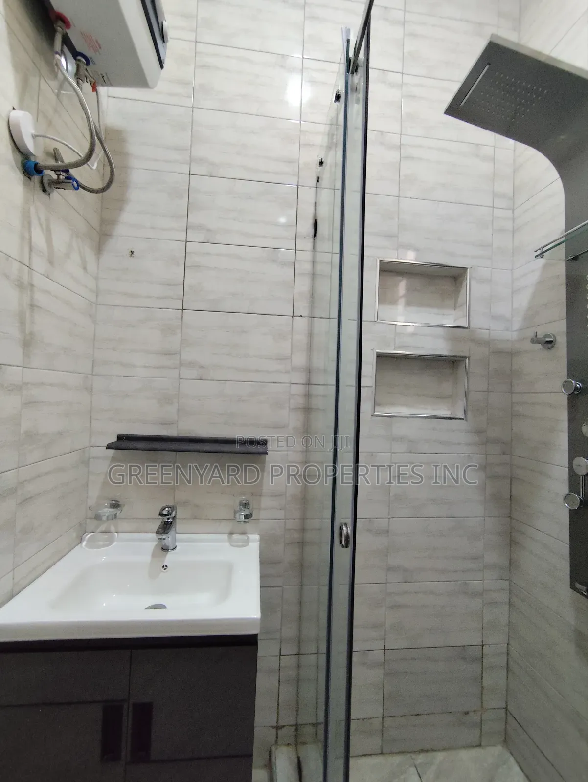 4bdrm House in American House, East Legon for sale in East Legon