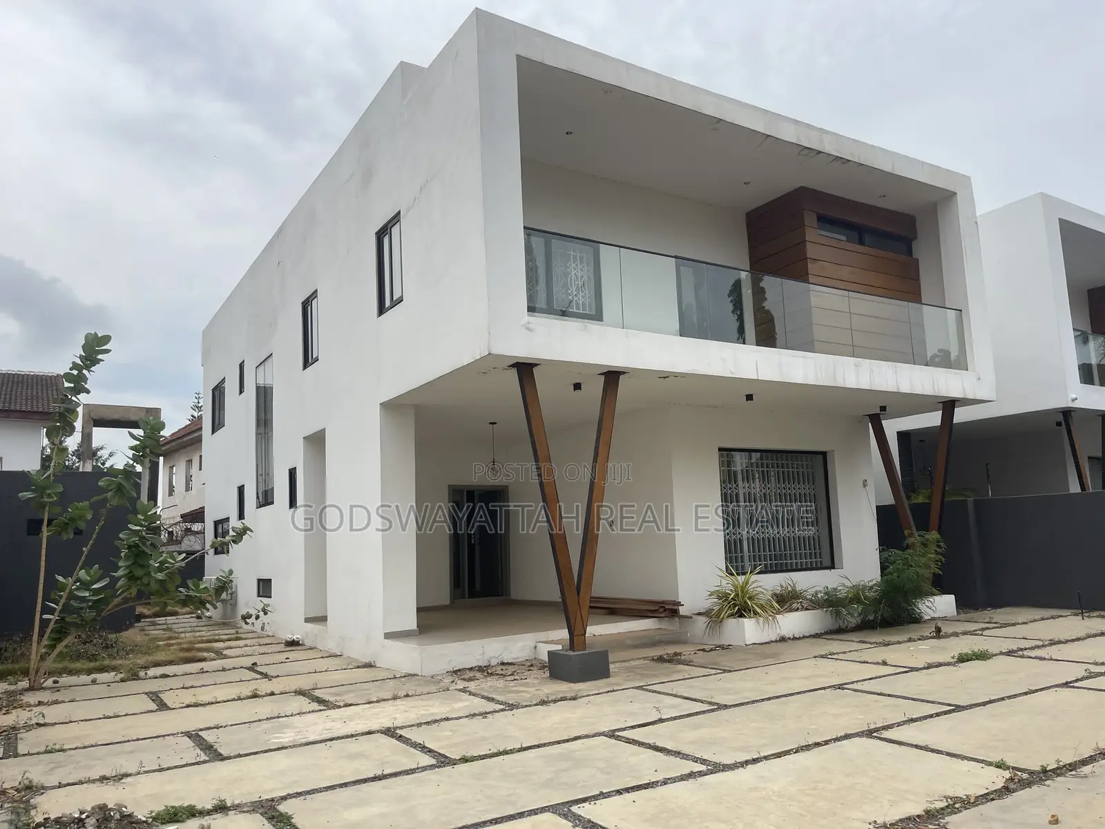 4bdrm House in East Legon, Adjiriganor for sale in Adjiriganor