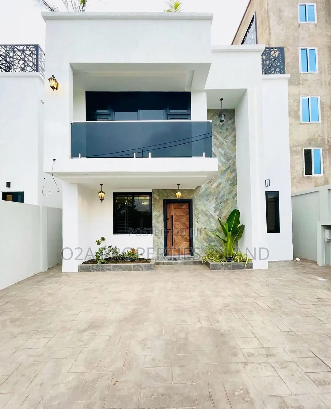 5bdrm House in East Airport for sale in Airport Residential Area