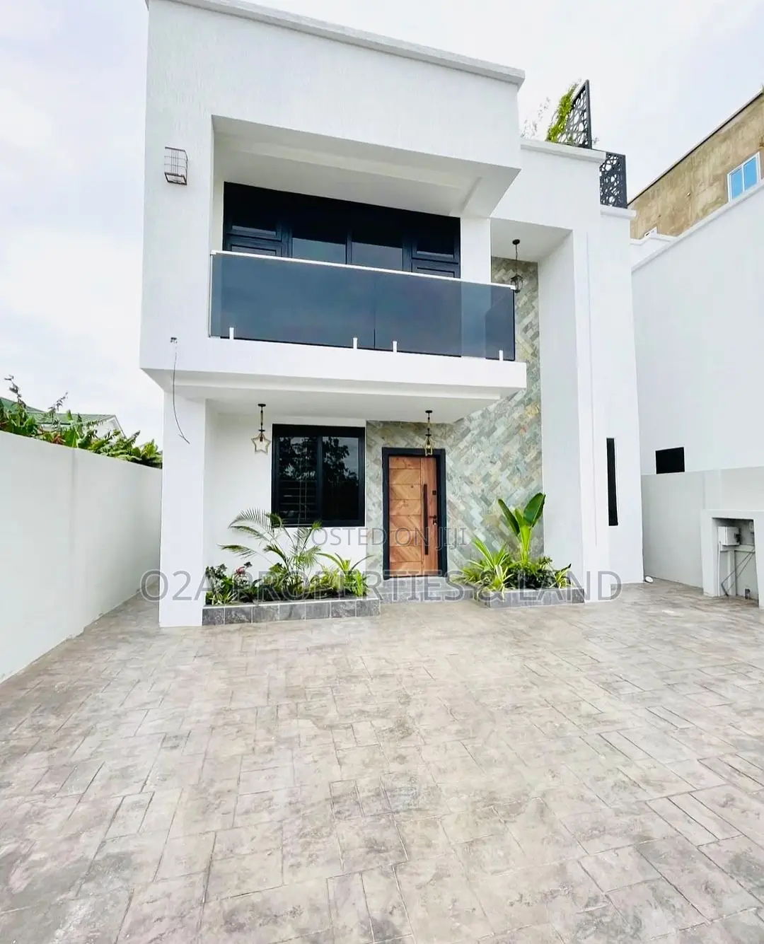 5bdrm House in East Airport for sale in Airport Residential Area