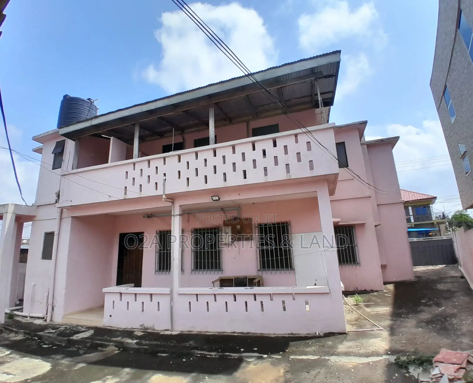8bdrm House in Kokomlemle, Heavy Do Area for sale in Heavy Do Area