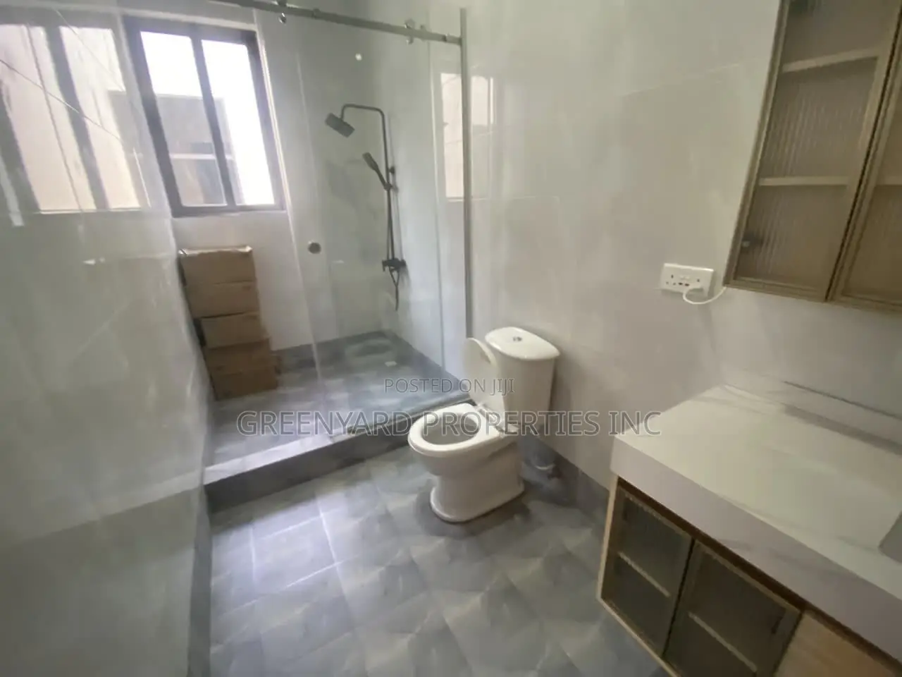 5bdrm Mansion in Adjinganor, East Legon for sale in East Legon