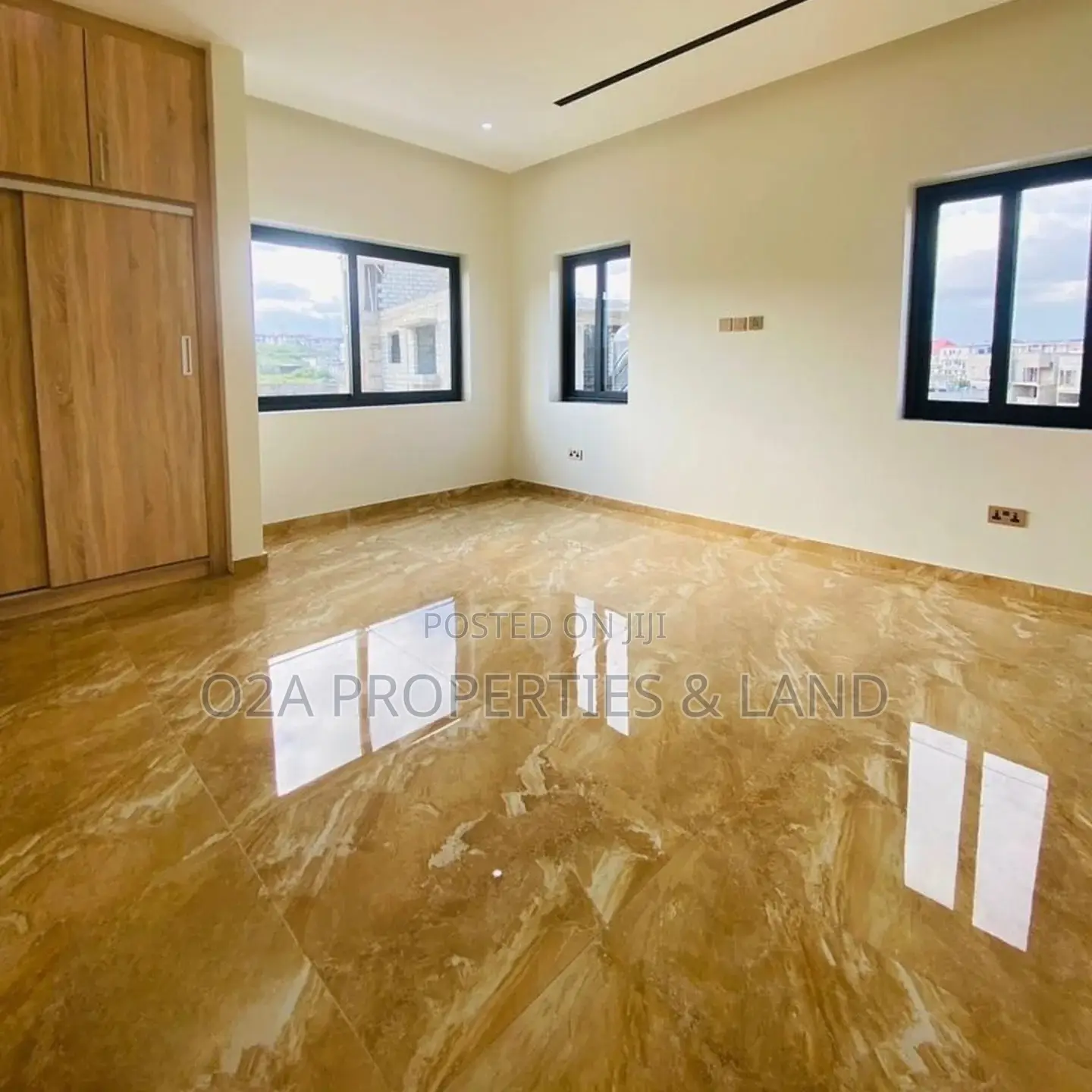 4bdrm House in East Airport for sale in Airport Residential Area