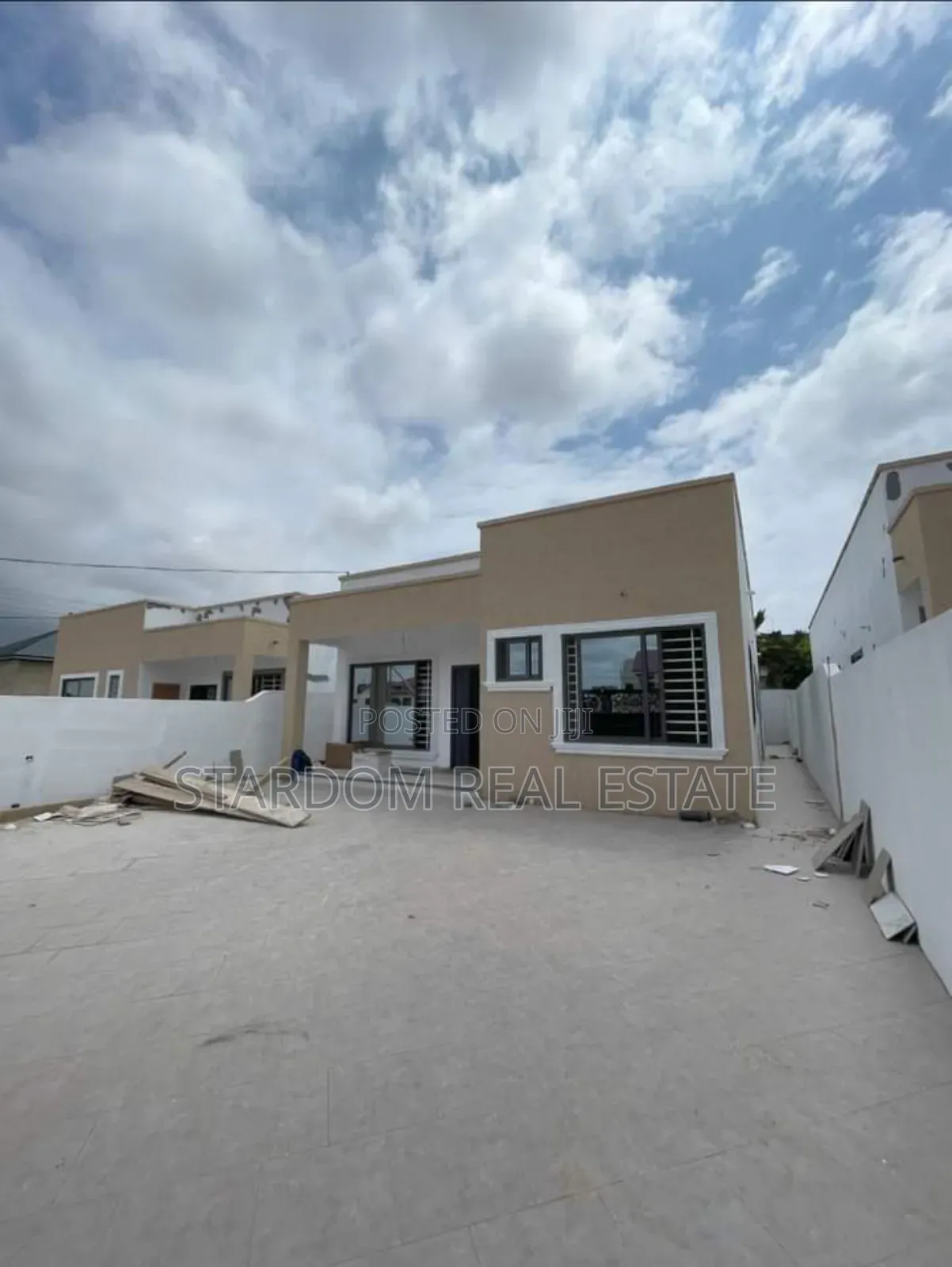 3bdrm Duplex in Spintex Road, Com18 for sale in Spintex