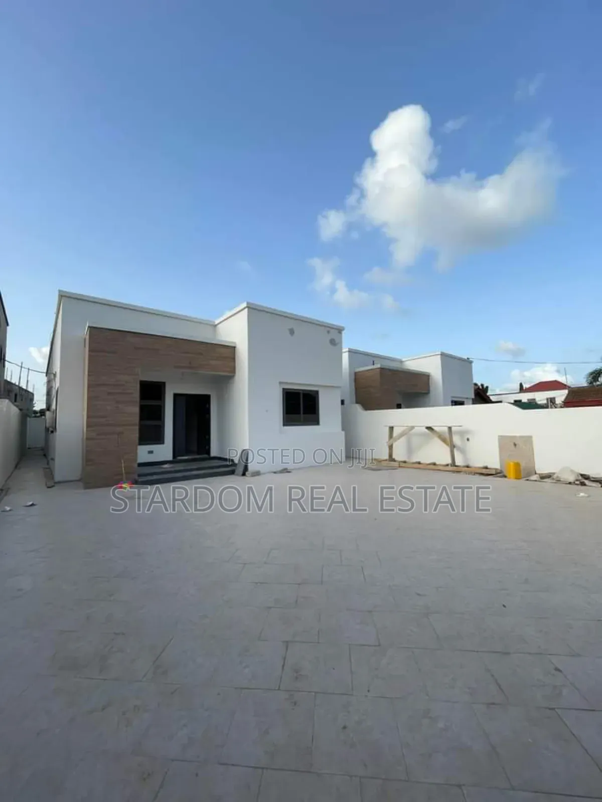 3bdrm Duplex in Com18, Spintex for sale in Spintex