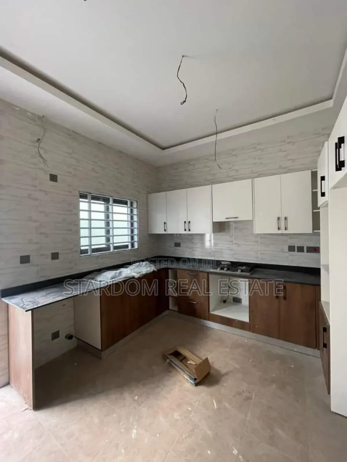 3bdrm Duplex in Com18, Spintex for sale in Spintex