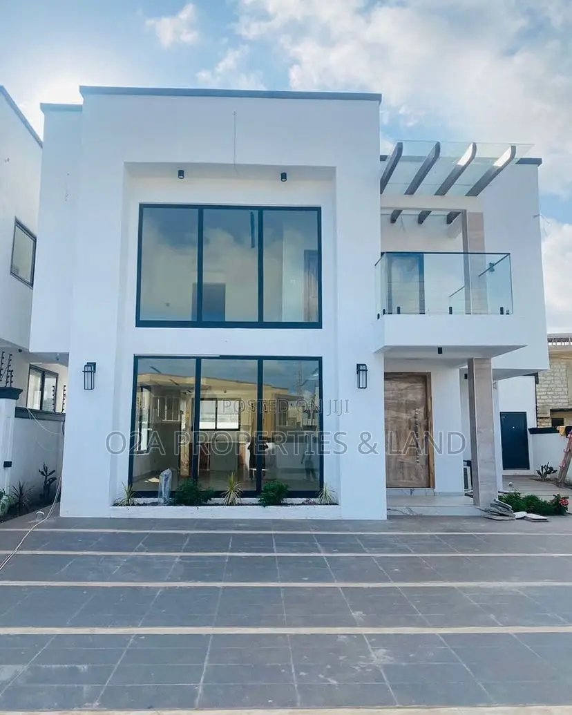 4bdrm House in East Airport for sale in Airport Residential Area