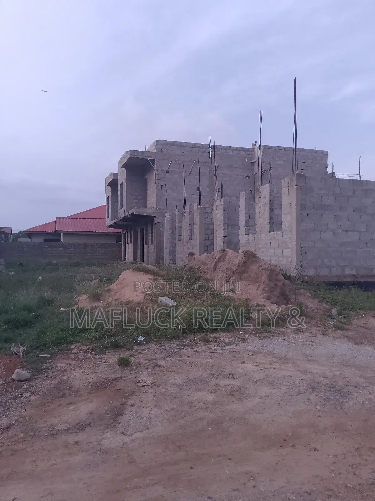 Uncompleted 4 Unit 2 Bedroom Houses in Lake Side Estate