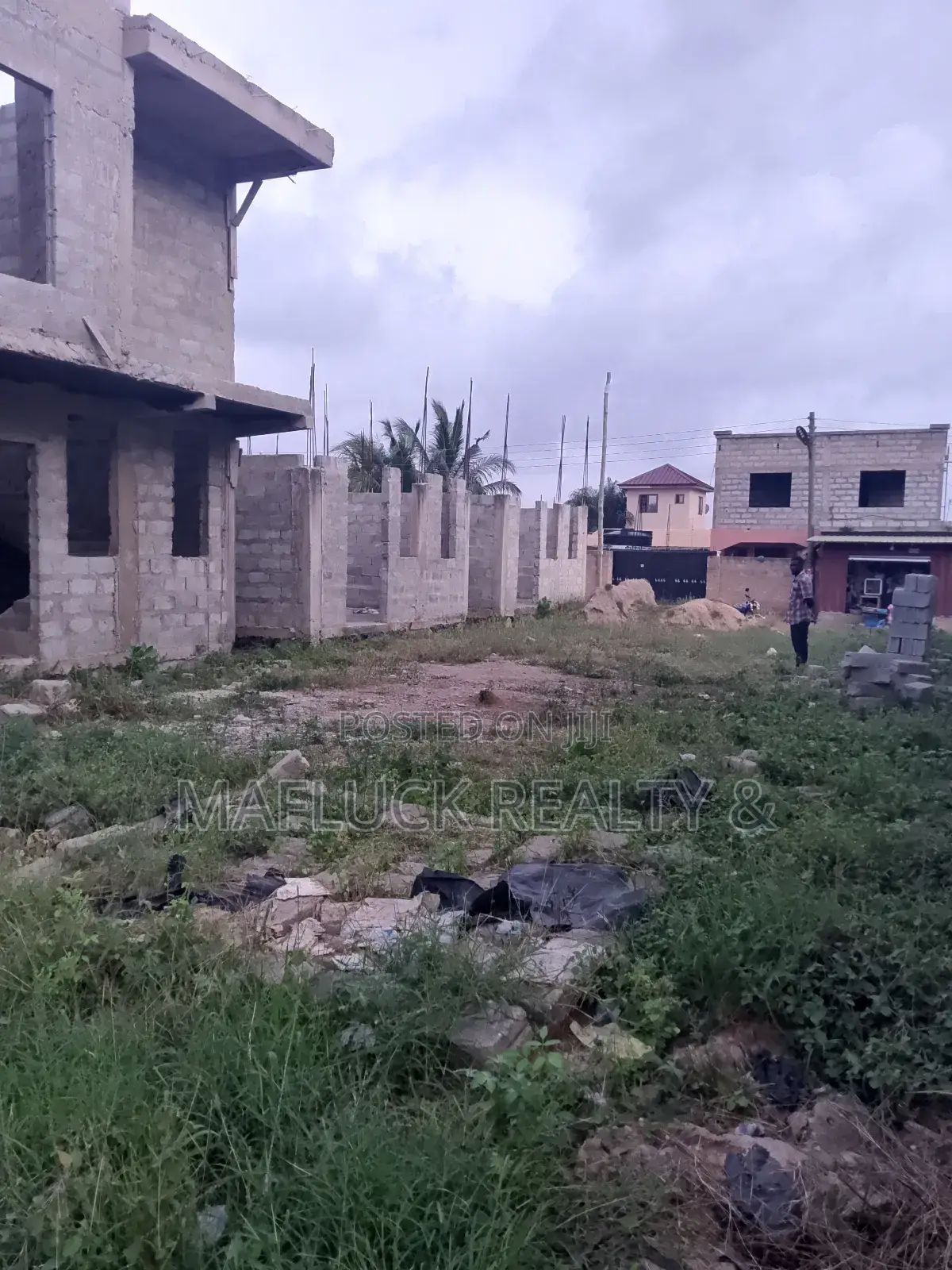 Uncompleted 4 Unit 2 Bedroom Houses in Lake Side Estate